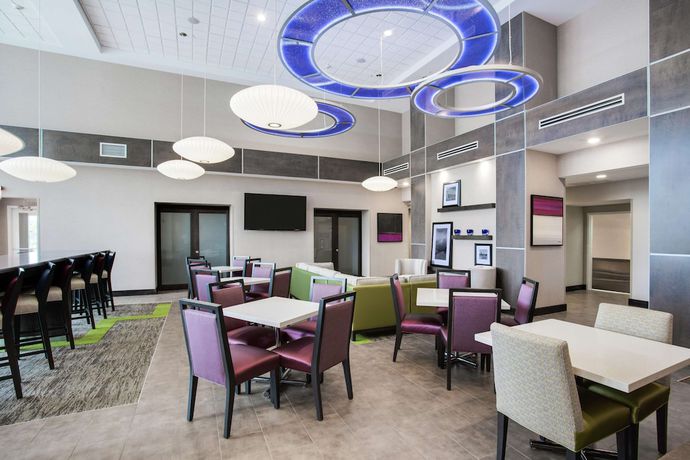 Imagen de los interiores del Hotel Hampton Inn and Suites Jacksonville / Orange Park. Foto 18