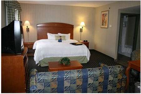 Imagen de la habitación del Hotel Hampton Inn and Suites Jamestown. Foto 15