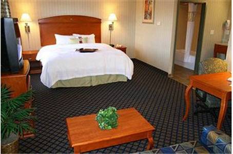 Imagen de la habitación del Hotel Hampton Inn and Suites Jamestown. Foto 16