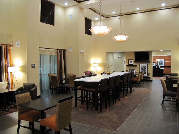 Imagen del bar/restaurante del Hotel Hampton Inn and Suites Jamestown, Nd. Foto 2