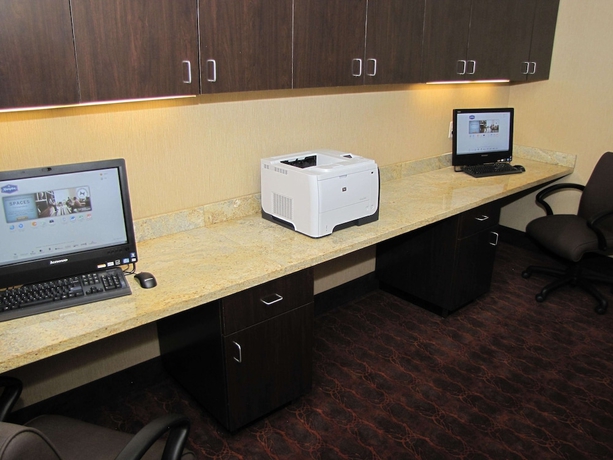 Imagen de los interiores del Hotel Hampton Inn and Suites Jamestown, Nd. Foto 14