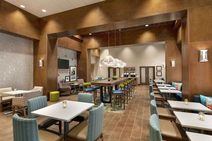 Imagen de los interiores del Hotel Hampton Inn and Suites Johns Creek. Foto 18