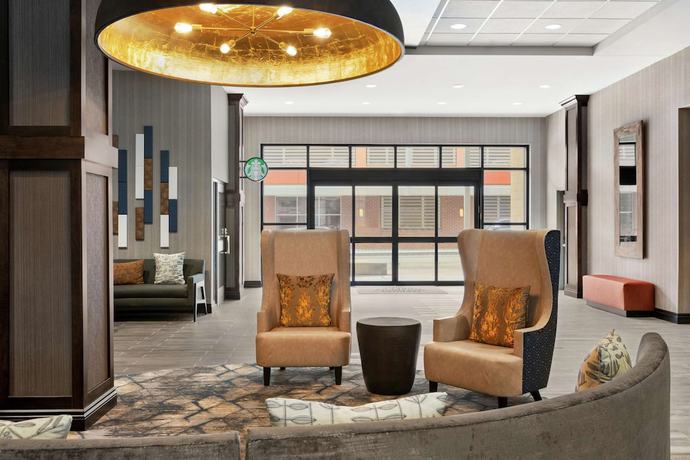 Imagen de los interiores del Hotel Hampton Inn and Suites Kansas City Downtown Crossroads. Foto 19