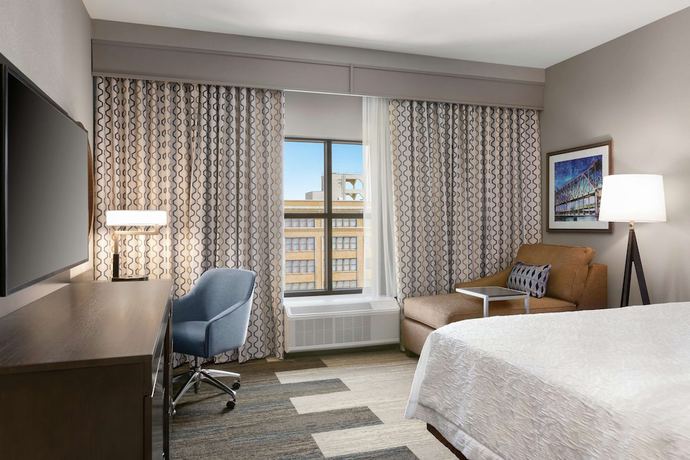 Imagen de la habitación del Hotel Hampton Inn and Suites Kansas City Downtown Crossroads. Foto 11