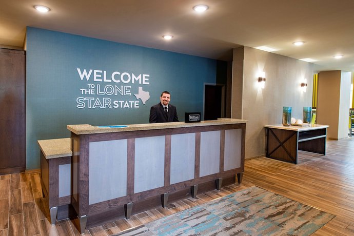 Imagen de los interiores del Hotel Hampton Inn and Suites Keller Town Center. Foto 16