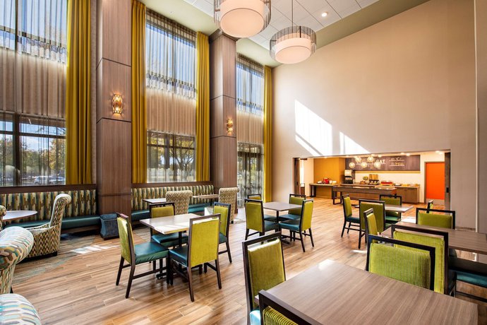 Imagen de los interiores del Hotel Hampton Inn and Suites Keller Town Center. Foto 19