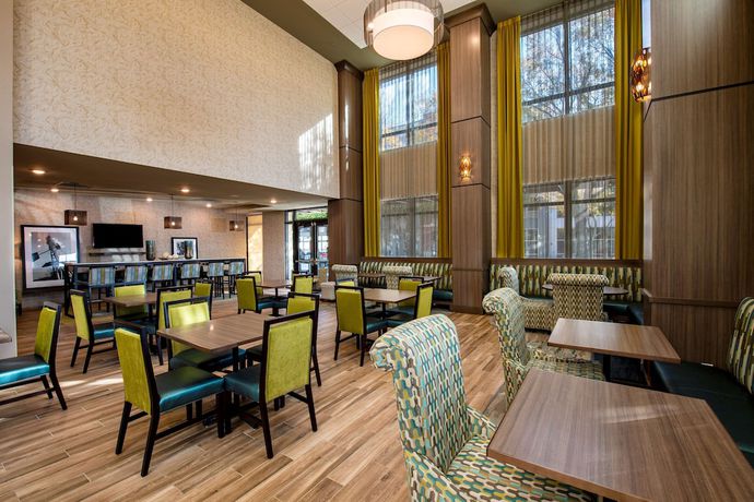 Imagen de los interiores del Hotel Hampton Inn and Suites Keller Town Center. Foto 20