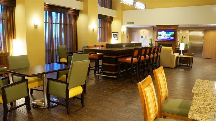 Imagen del bar/restaurante del Hotel Hampton Inn and Suites Kingman. Foto 1