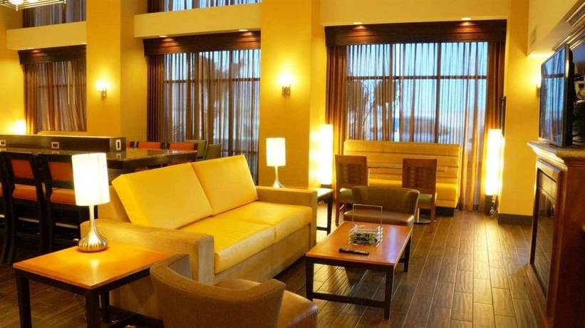 Imagen del bar/restaurante del Hotel Hampton Inn and Suites Kingman. Foto 2