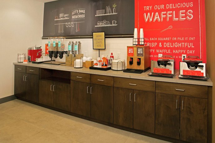 Imagen del bar/restaurante del Hotel Hampton Inn and Suites Kutztown. Foto 3