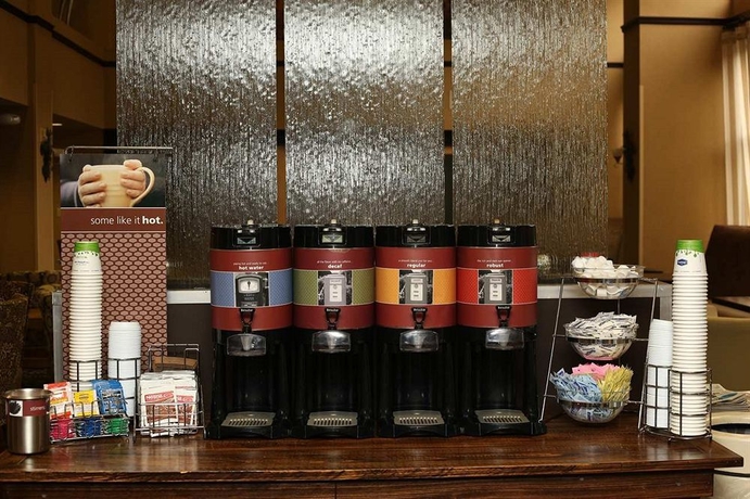 Imagen del bar/restaurante del Hotel Hampton Inn and Suites Lafayette. Foto 2