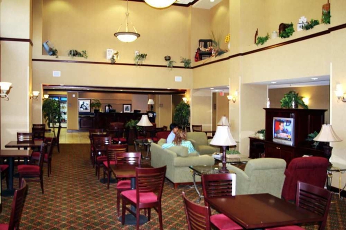 Imagen de los interiores del Hotel Hampton Inn and Suites Lafayette. Foto 11