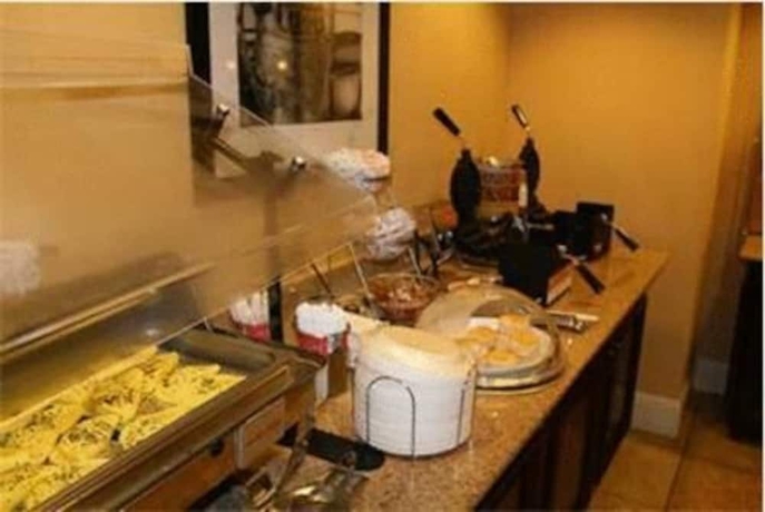 Imagen del bar/restaurante del Hotel Hampton Inn and Suites Lake Wales. Foto 3