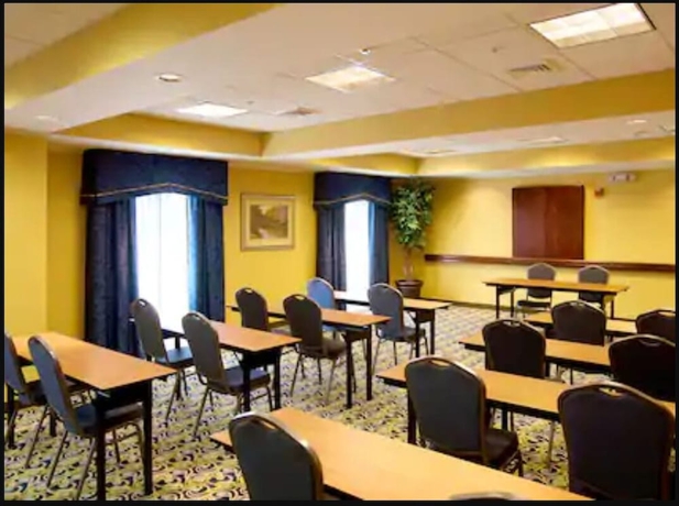 Imagen de los interiores del Hotel Hampton Inn and Suites Lake Wales. Foto 9