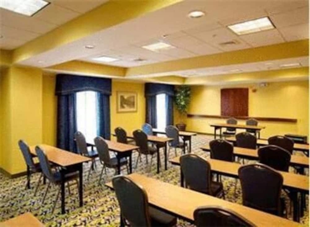 Imagen de los interiores del Hotel Hampton Inn and Suites Lake Wales. Foto 10