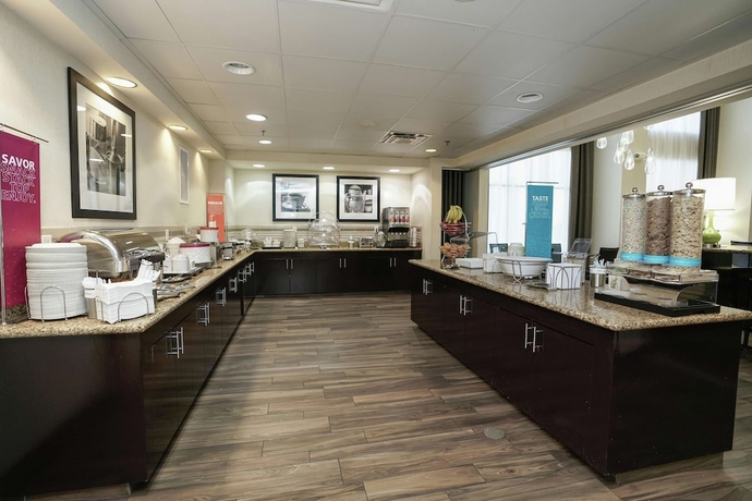 Imagen de los interiores del Hotel Hampton Inn and Suites Las Vegas Airport. Foto 13