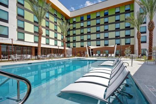 Imagen de la piscina del Hotel Hampton Inn and Suites Las Vegas Convention Center - No Resort Fee. Foto 21