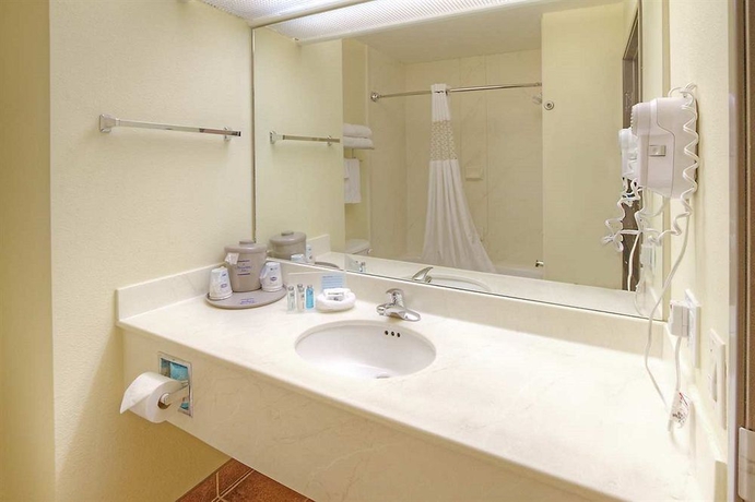 Imagen de la habitación del Hotel Hampton Inn and Suites Las Vegas-henderson. Foto 5