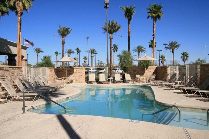 Imagen de la piscina del Hotel Hampton Inn and Suites Las Vegas-red Rock/summerlin. Foto 15