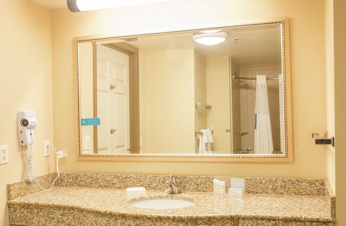 Imagen de la habitación del Hotel Hampton Inn and Suites Lathrop. Foto 11