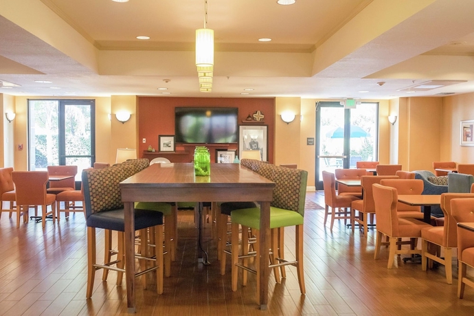 Imagen de los interiores del Hotel Hampton Inn and Suites Lathrop. Foto 15