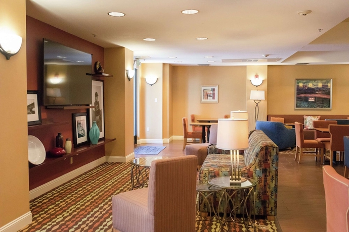 Imagen de los interiores del Hotel Hampton Inn and Suites Lathrop. Foto 17
