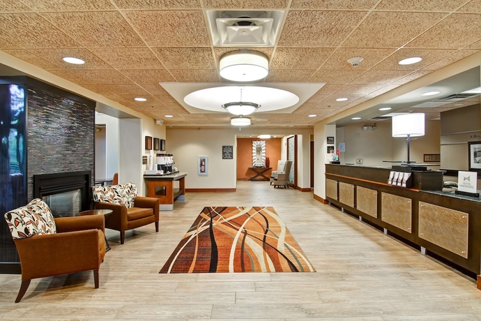Imagen de los interiores del Hotel Hampton Inn and Suites Leesburg. Foto 19