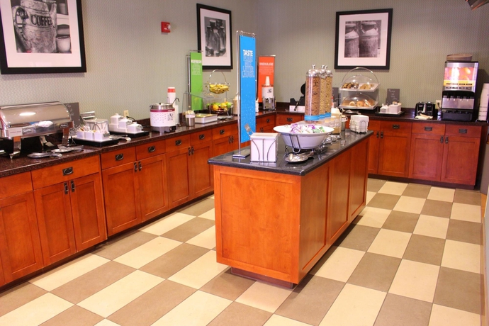 Imagen del bar/restaurante del Hotel Hampton Inn and Suites Los Alamos White Rock. Foto 2