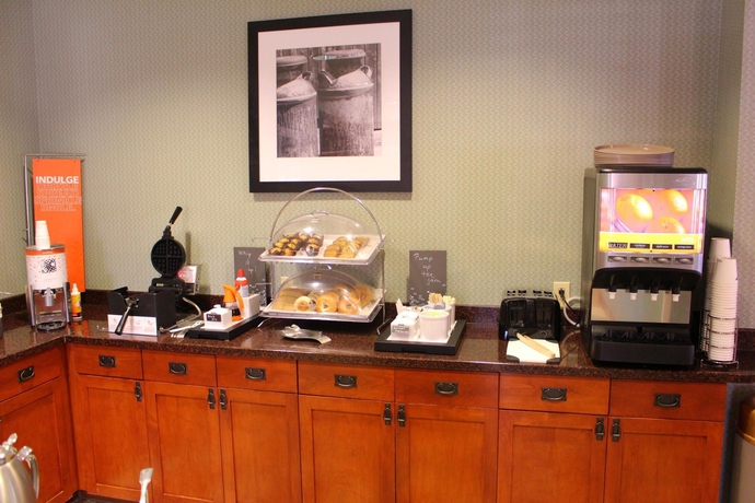 Imagen del bar/restaurante del Hotel Hampton Inn and Suites Los Alamos White Rock. Foto 3