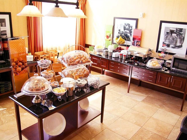 Imagen del bar/restaurante del Hotel Hampton Inn and Suites Los Angeles Burbank Airport. Foto 2