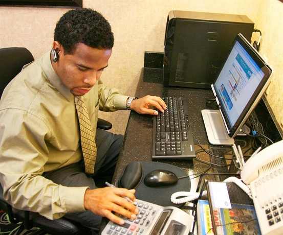 Imagen de los interiores del Hotel Hampton Inn and Suites Los Angeles Burbank Airport. Foto 9