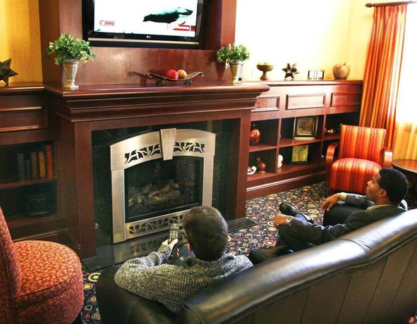 Imagen de los interiores del Hotel Hampton Inn and Suites Los Angeles Burbank Airport. Foto 10