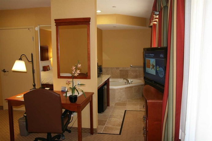 Imagen de los interiores del Hotel Hampton Inn and Suites Los Angeles Burbank Airport. Foto 14