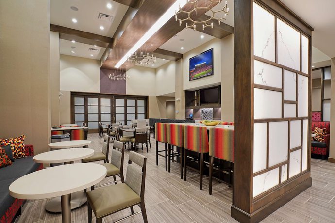 Imagen de los interiores del Hotel Hampton Inn and Suites Lubbock University. Foto 18