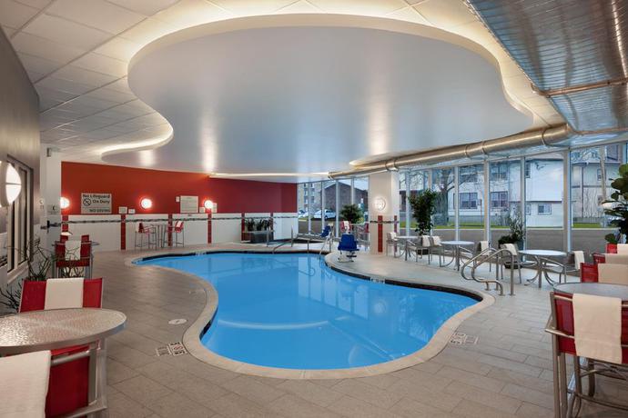 Imagen de los interiores del Hotel Hampton Inn and Suites Madison / Downtown. Foto 10