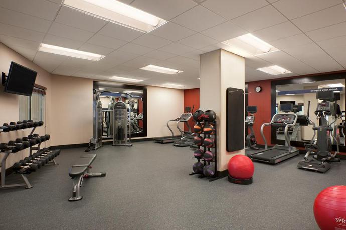 Imagen de los interiores del Hotel Hampton Inn and Suites Madison / Downtown. Foto 11