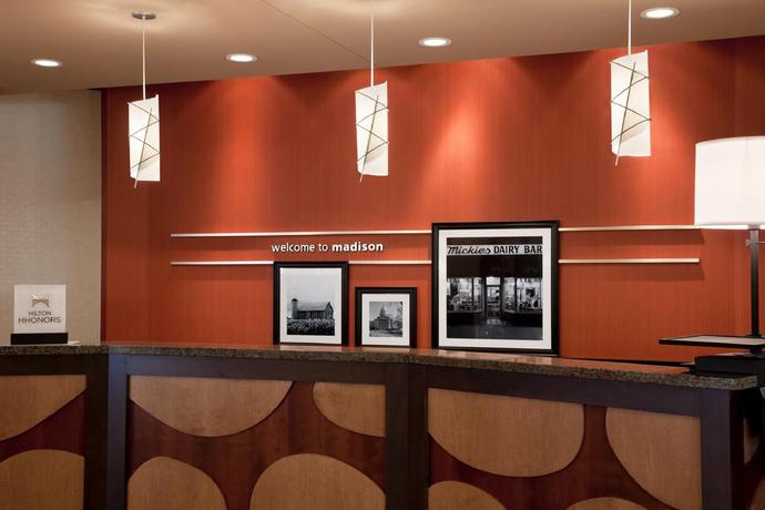 Imagen de los interiores del Hotel Hampton Inn and Suites Madison / Downtown. Foto 12