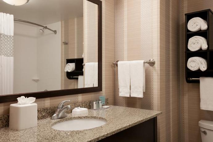 Imagen de la habitación del Hotel Hampton Inn and Suites Madison / Downtown. Foto 8