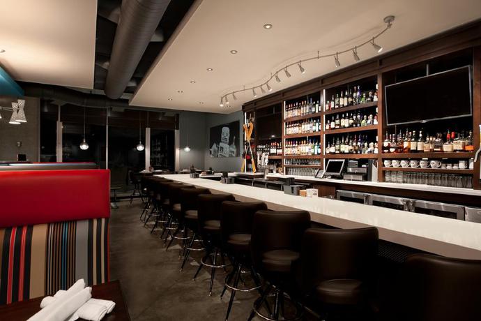 Imagen del bar/restaurante del Hotel Hampton Inn and Suites Madison / Downtown. Foto 3