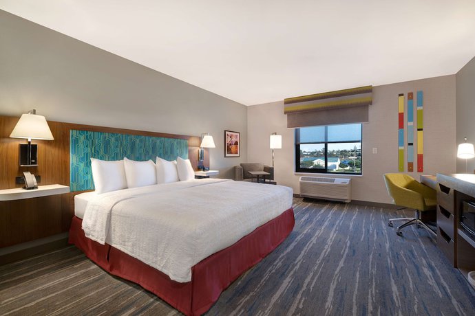 Imagen de la habitación del Hotel Hampton Inn and Suites Marina. Foto 4