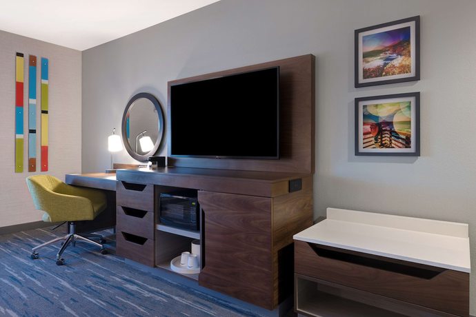Imagen de la habitación del Hotel Hampton Inn and Suites Marina. Foto 6