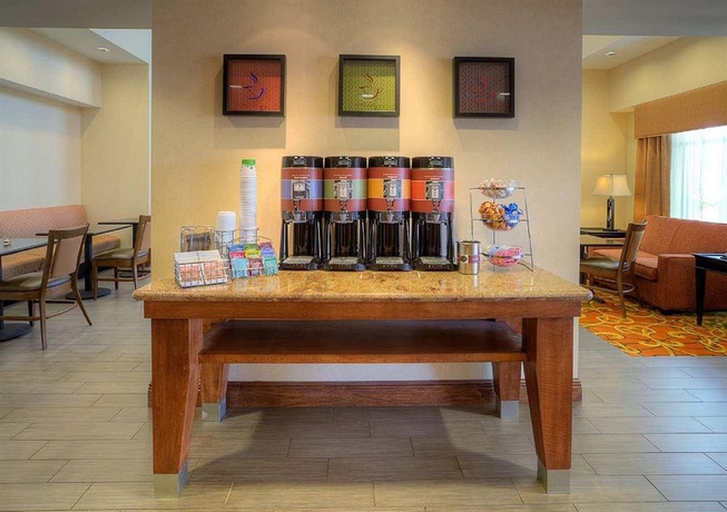 Imagen del bar/restaurante del Hotel Hampton Inn and Suites Mcallen. Foto 5
