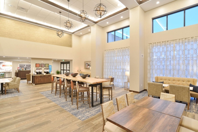 Imagen de los interiores del Hotel Hampton Inn and Suites Menomonie-uw Stout. Foto 17