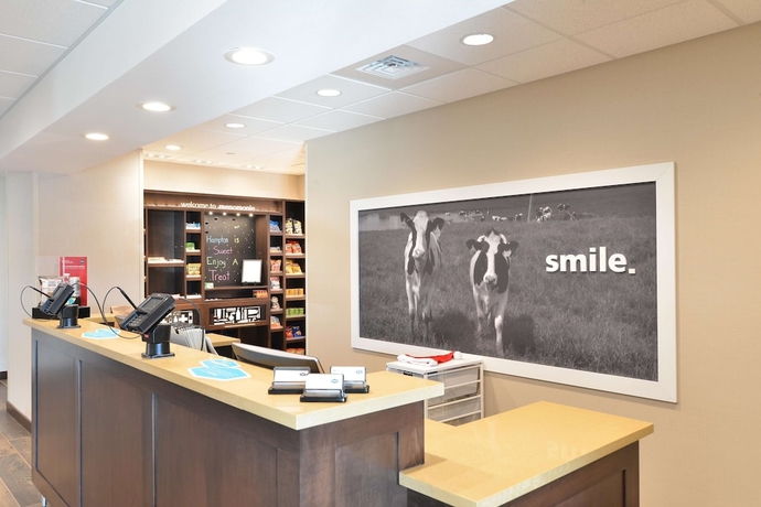 Imagen de los interiores del Hotel Hampton Inn and Suites Menomonie-uw Stout. Foto 19