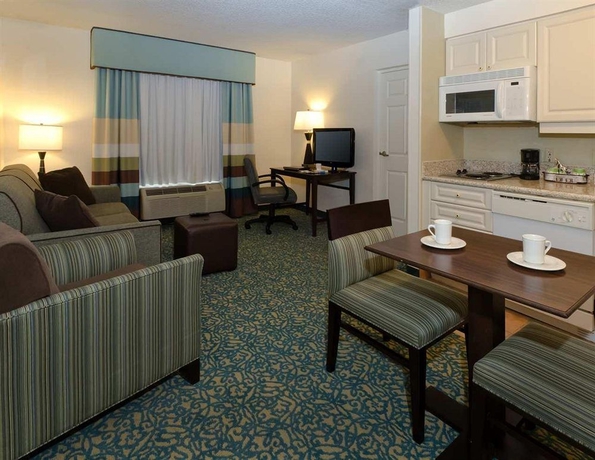 Imagen de los interiores del Hotel Hampton Inn and Suites Miami-Doral/Dolphin Mall. Foto 16