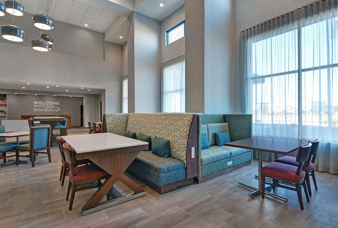 Imagen de los interiores del Hotel Hampton Inn and Suites Middleburg. Foto 18