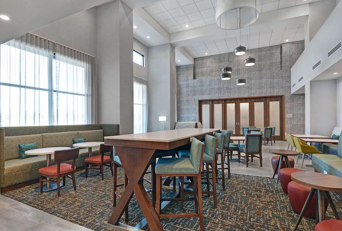 Imagen de los interiores del Hotel Hampton Inn and Suites Middleburg. Foto 20