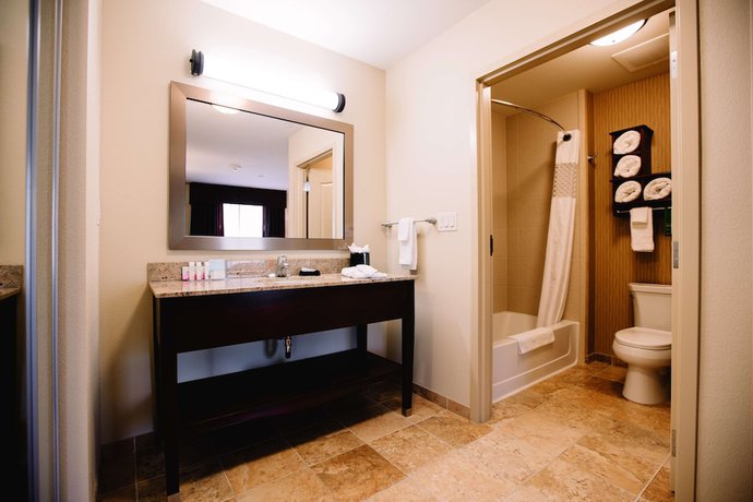 Imagen de la habitación del Hotel Hampton Inn and Suites Minot Airport. Foto 5