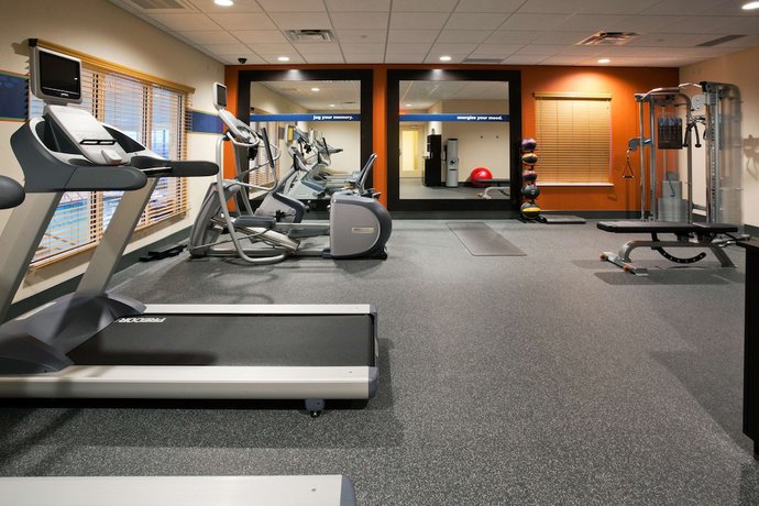 Imagen de los interiores del Hotel Hampton Inn and Suites Minot Airport. Foto 17