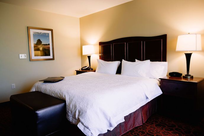 Imagen de la habitación del Hotel Hampton Inn and Suites Minot Airport. Foto 7